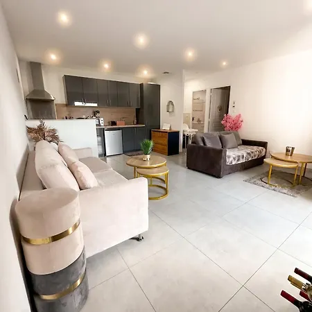 Avec Balcon A Freneuse - 54 M² Appartement *