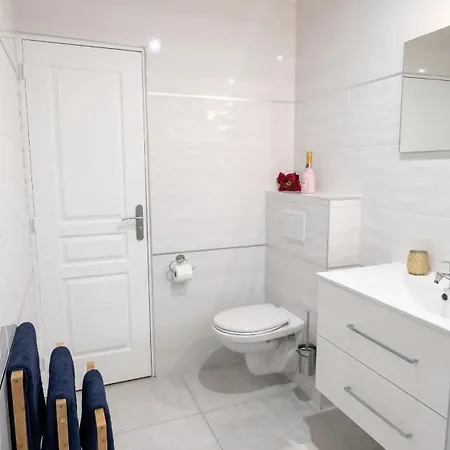 Avec Balcon à Freneuse - 54 M² Apartamento