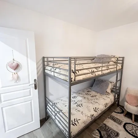 Avec Balcon A Freneuse - 54 M² *