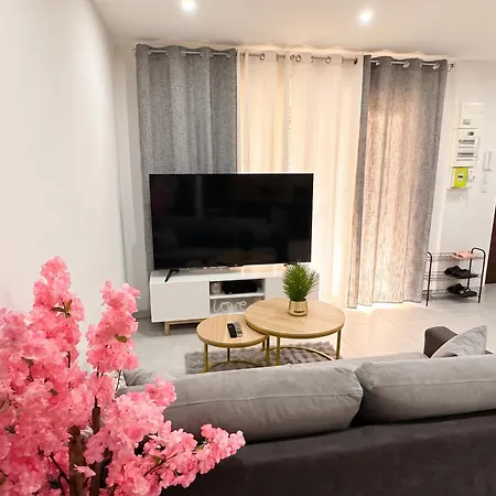 Apartamento Avec Balcon à Freneuse - 54 M²