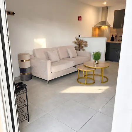 Avec Balcon A Freneuse - 54 M² *