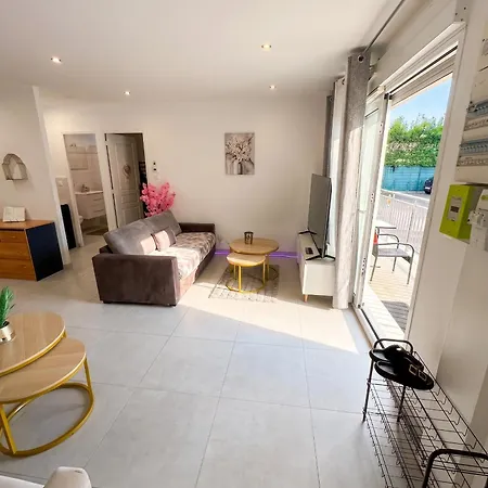 Avec Balcon A Freneuse - 54 M² Apartamento *