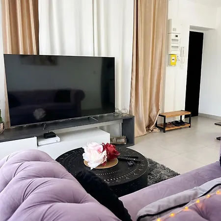 Avec Balcon A Freneuse - 54 M² *