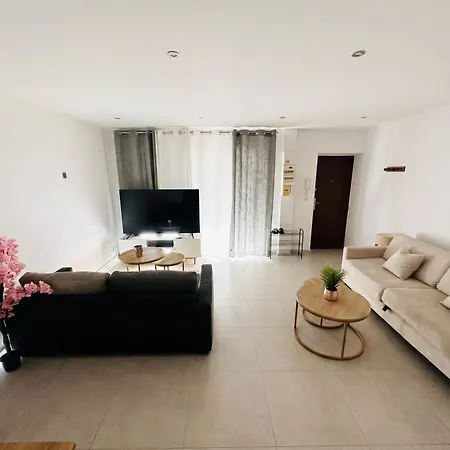 Avec Balcon A Freneuse - 54 M² Apartamento *