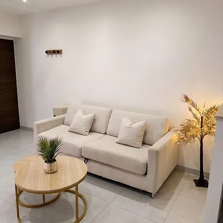 Apartamento Avec Balcon A Freneuse - 54 M² *