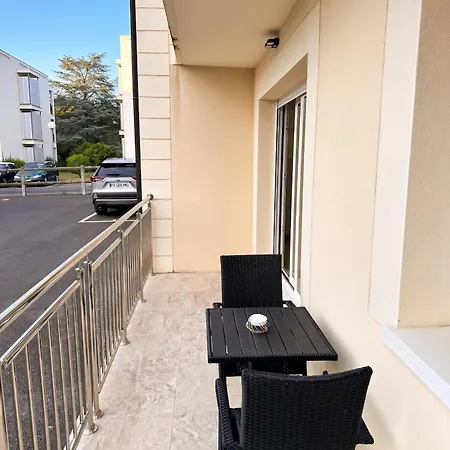 Avec Balcon A Freneuse - 54 M² *