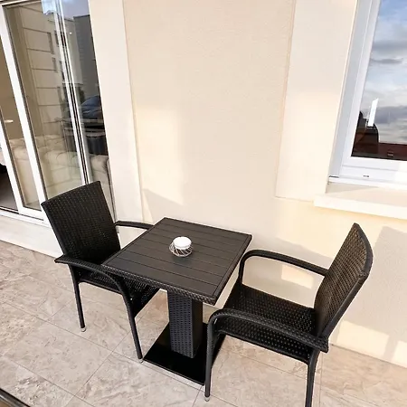 Apartamento Avec Balcon A Freneuse - 54 M² *